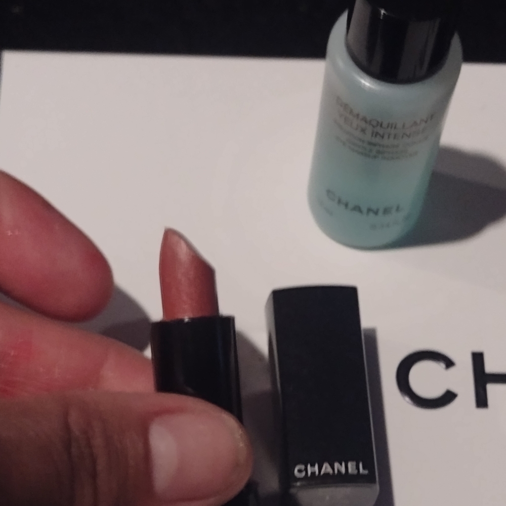 Chanel Make-up Bundle - Picture 2 of 4